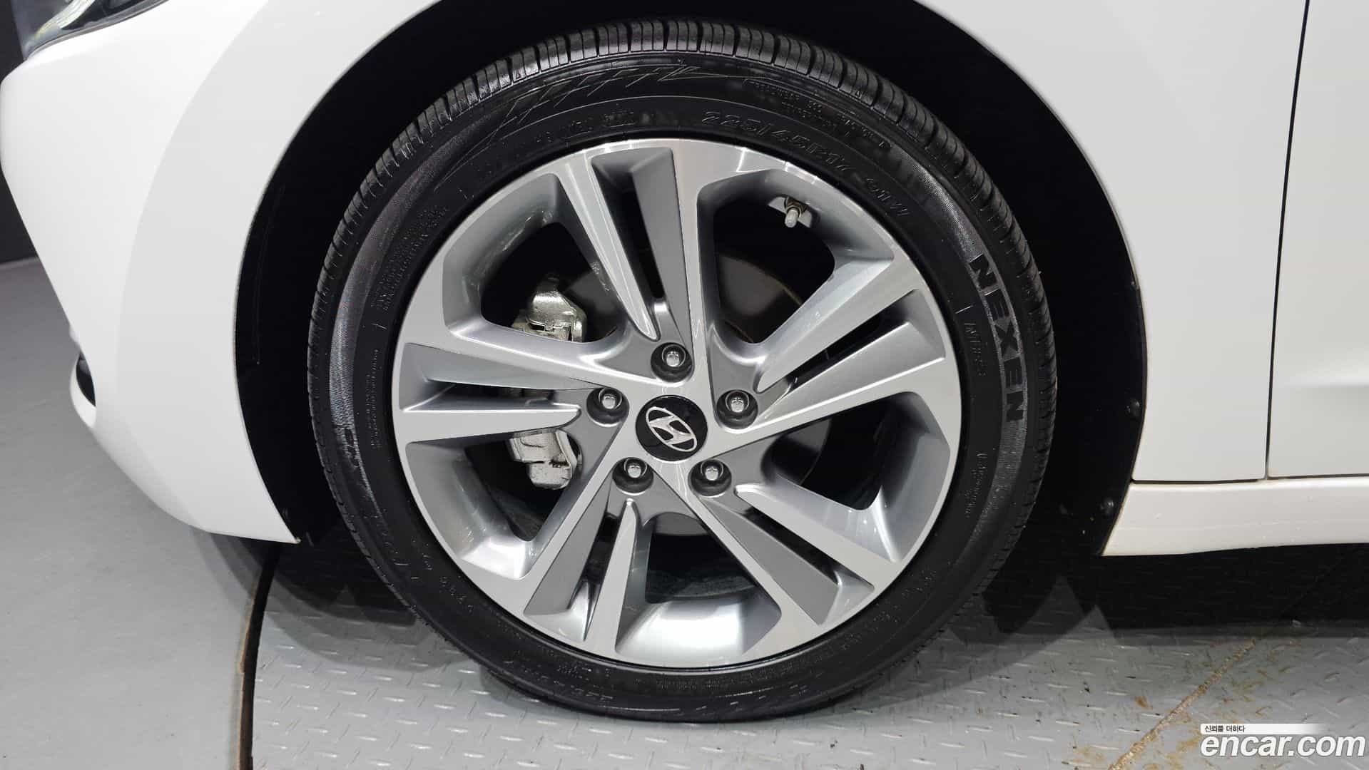 AVANTE Hyundai 2017.1-OUTER-005