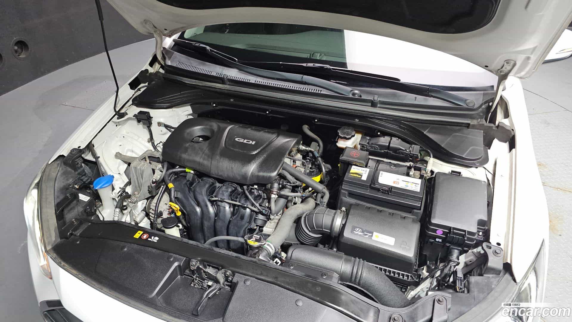 AVANTE Hyundai 2017.1-OUTER-006