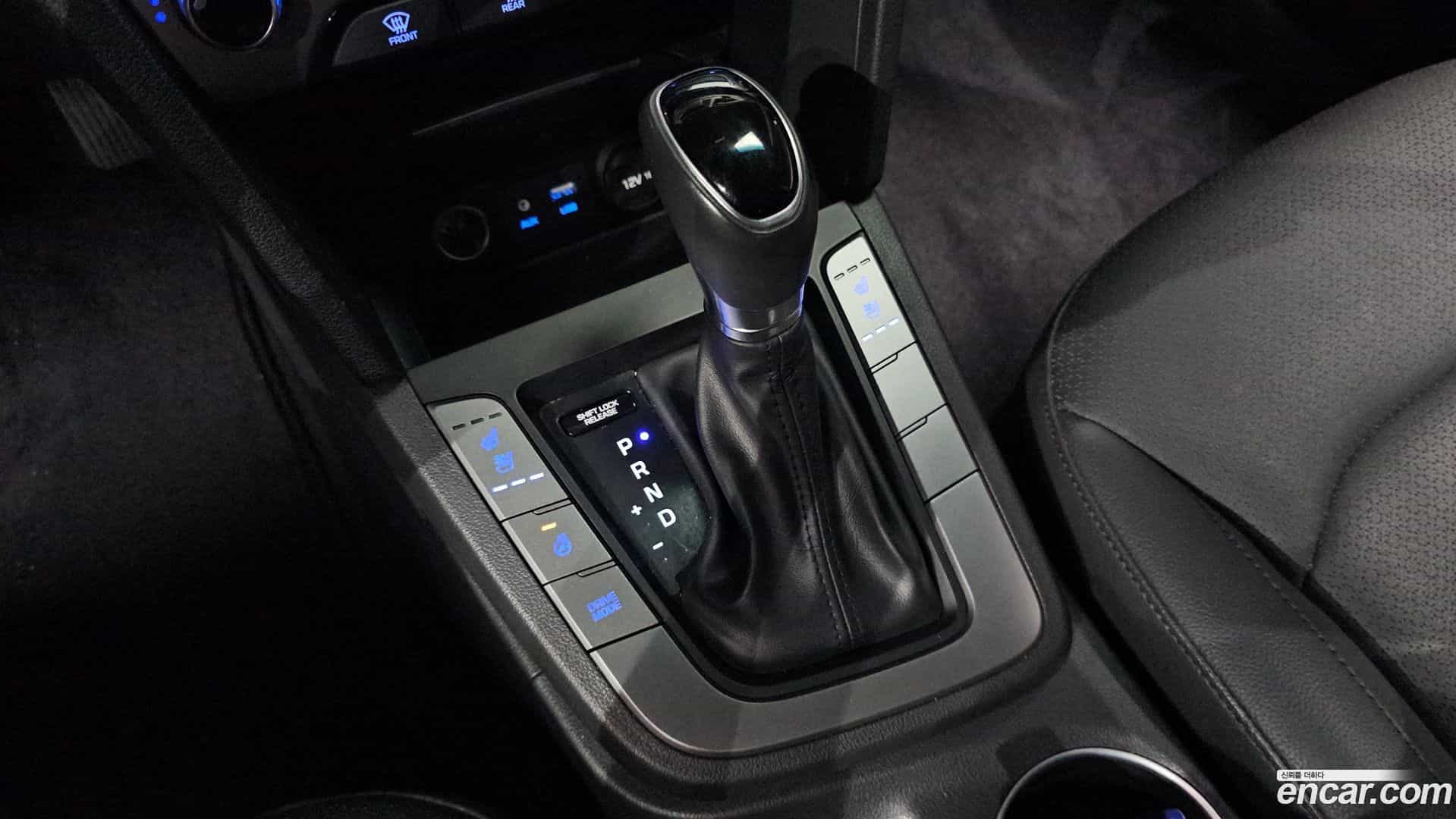AVANTE Hyundai 2017.1-INNER-009