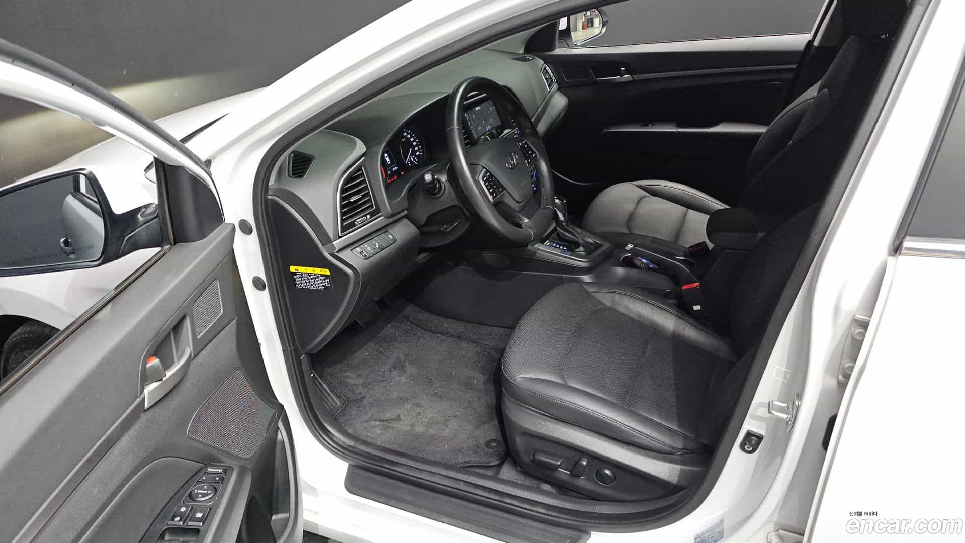 AVANTE Hyundai 2017.1-INNER-010