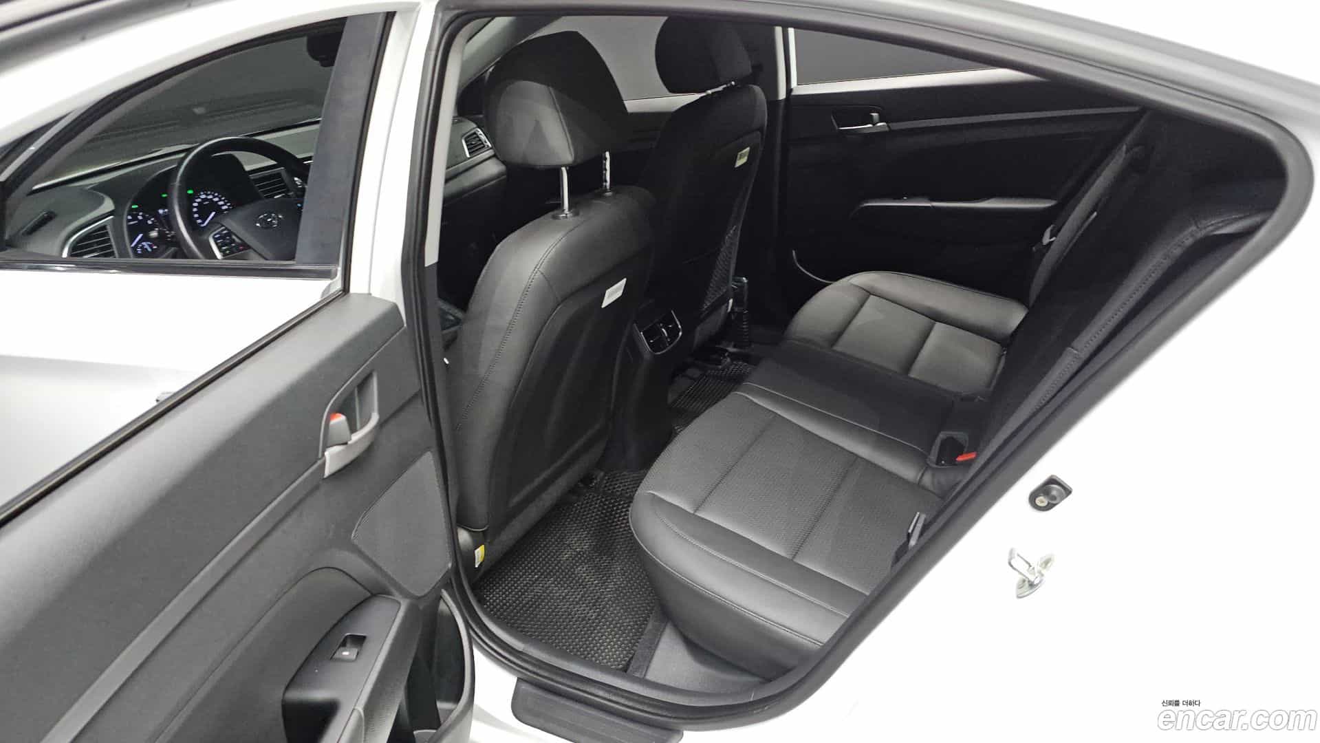 AVANTE Hyundai 2017.1-OPTION-015