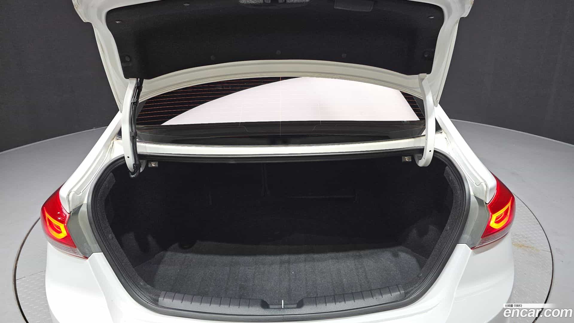 AVANTE Hyundai 2017.1-OPTION-024