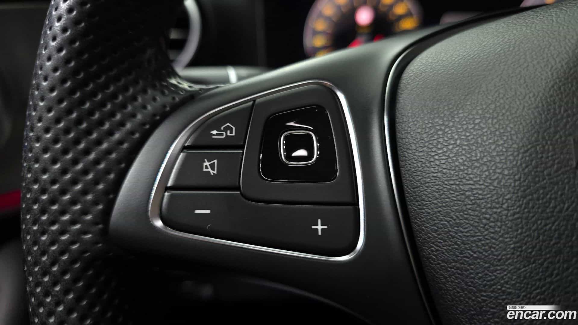 E-Class Mercedes-Benz 2018.6-OPTION-042