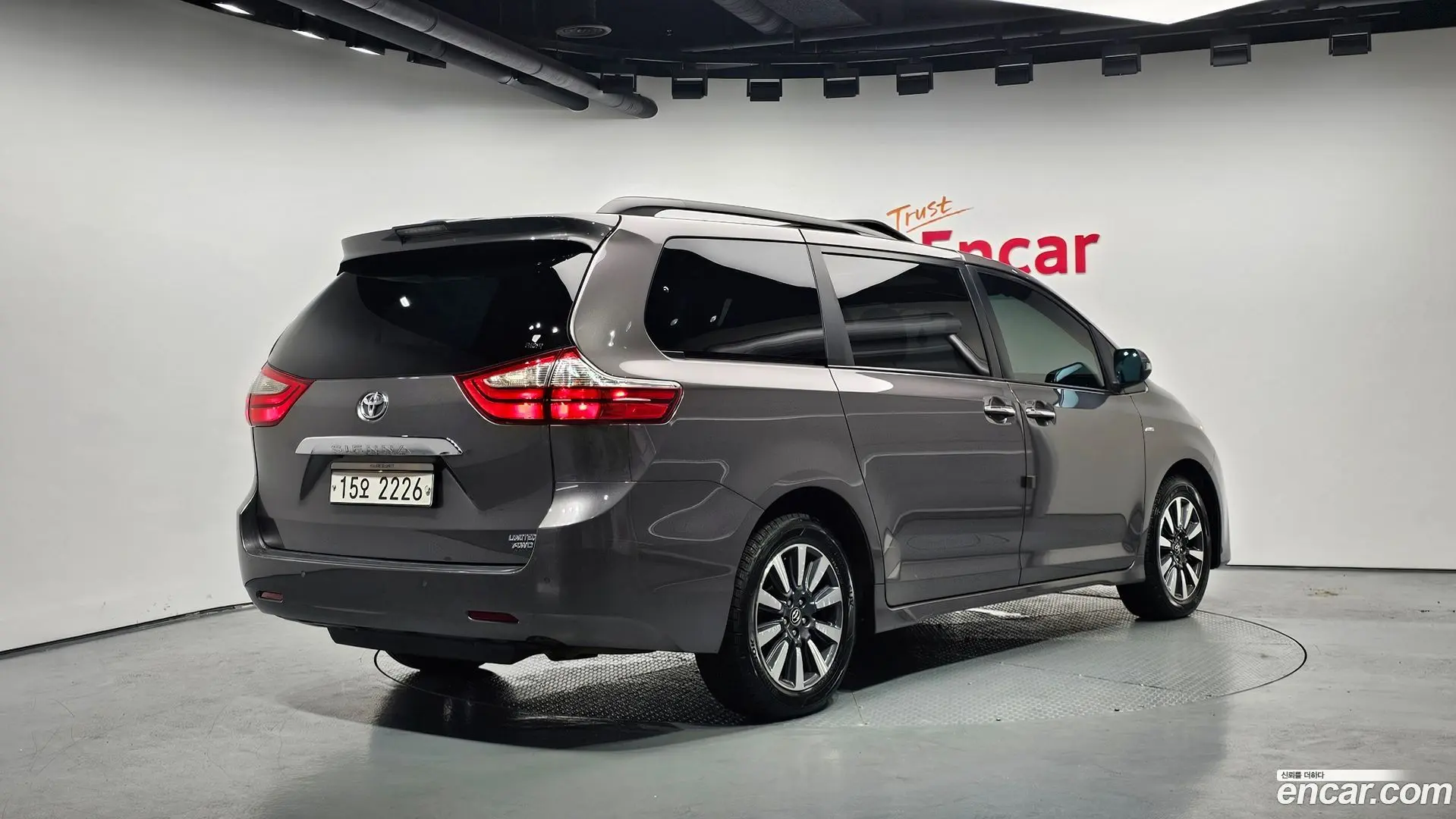 Main__Slider__Photo:Sienna Toyota 2018.7-1