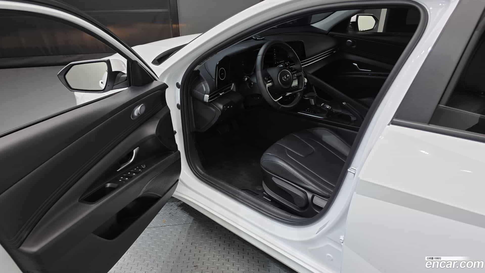 AVANTE Hyundai 2023.1-INNER-010