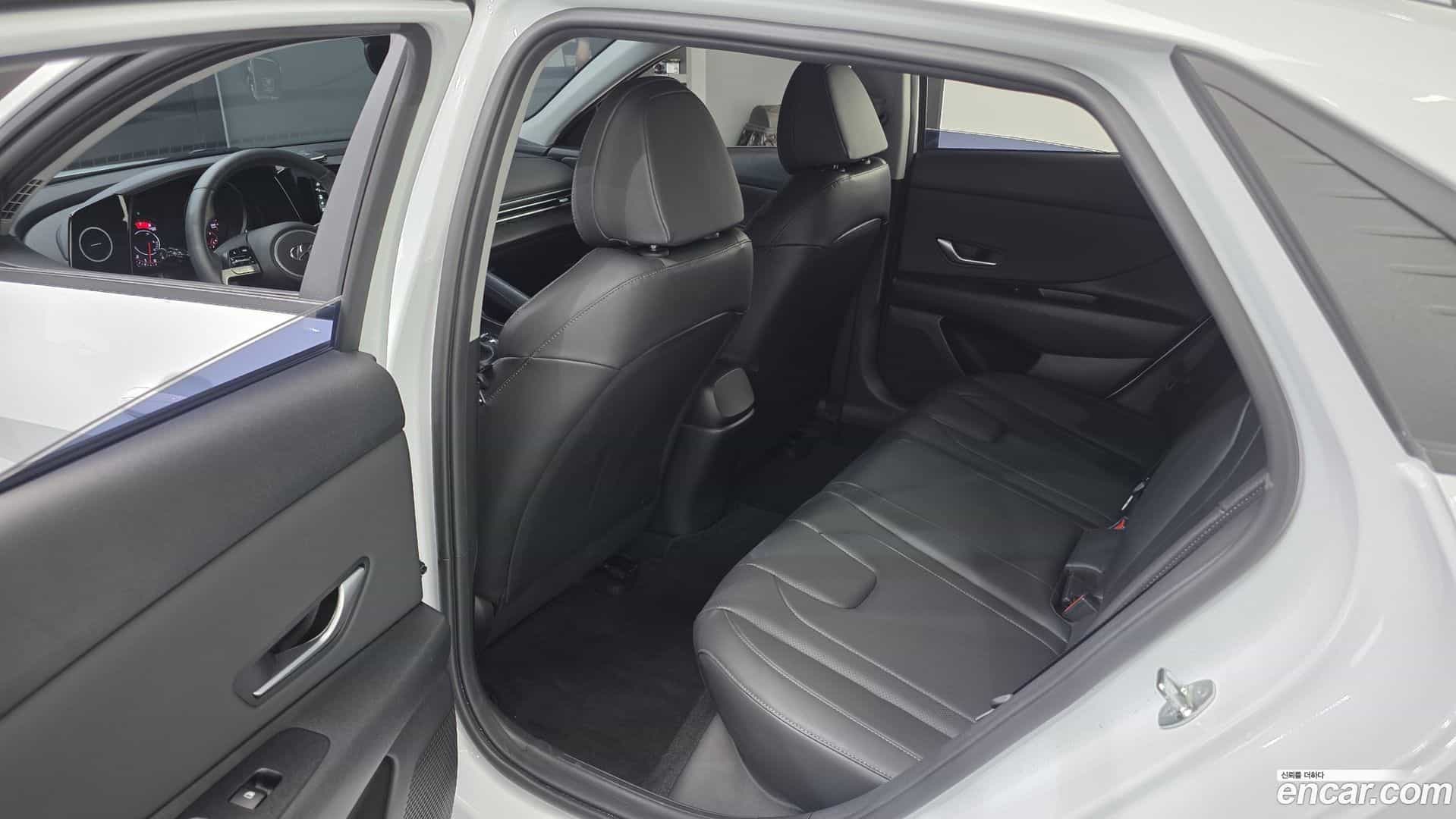 AVANTE Hyundai 2023.1-INNER-036