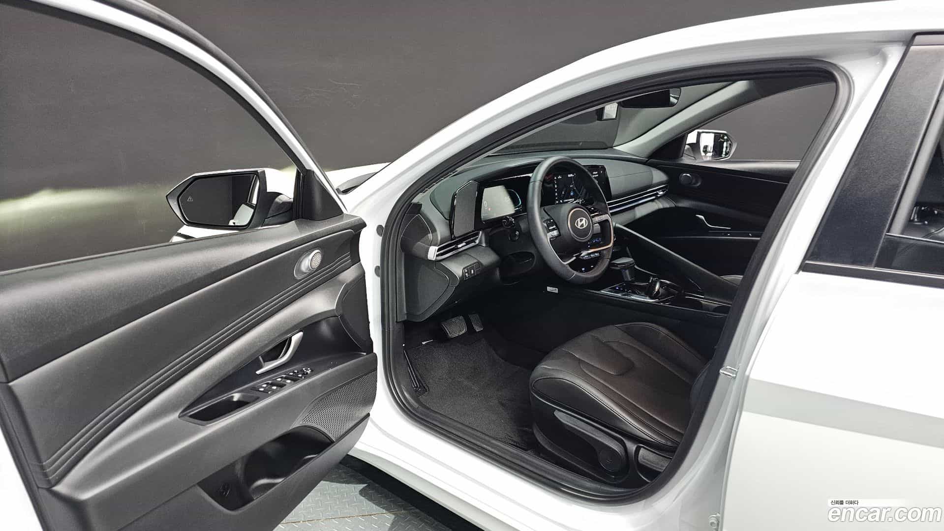 AVANTE Hyundai 2025.0-INNER-010