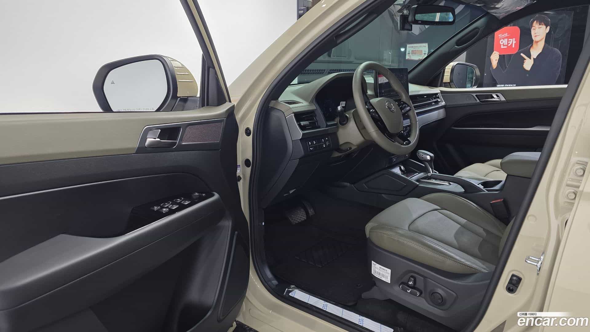 Rexton KG Mobility 2025.0-INNER-010