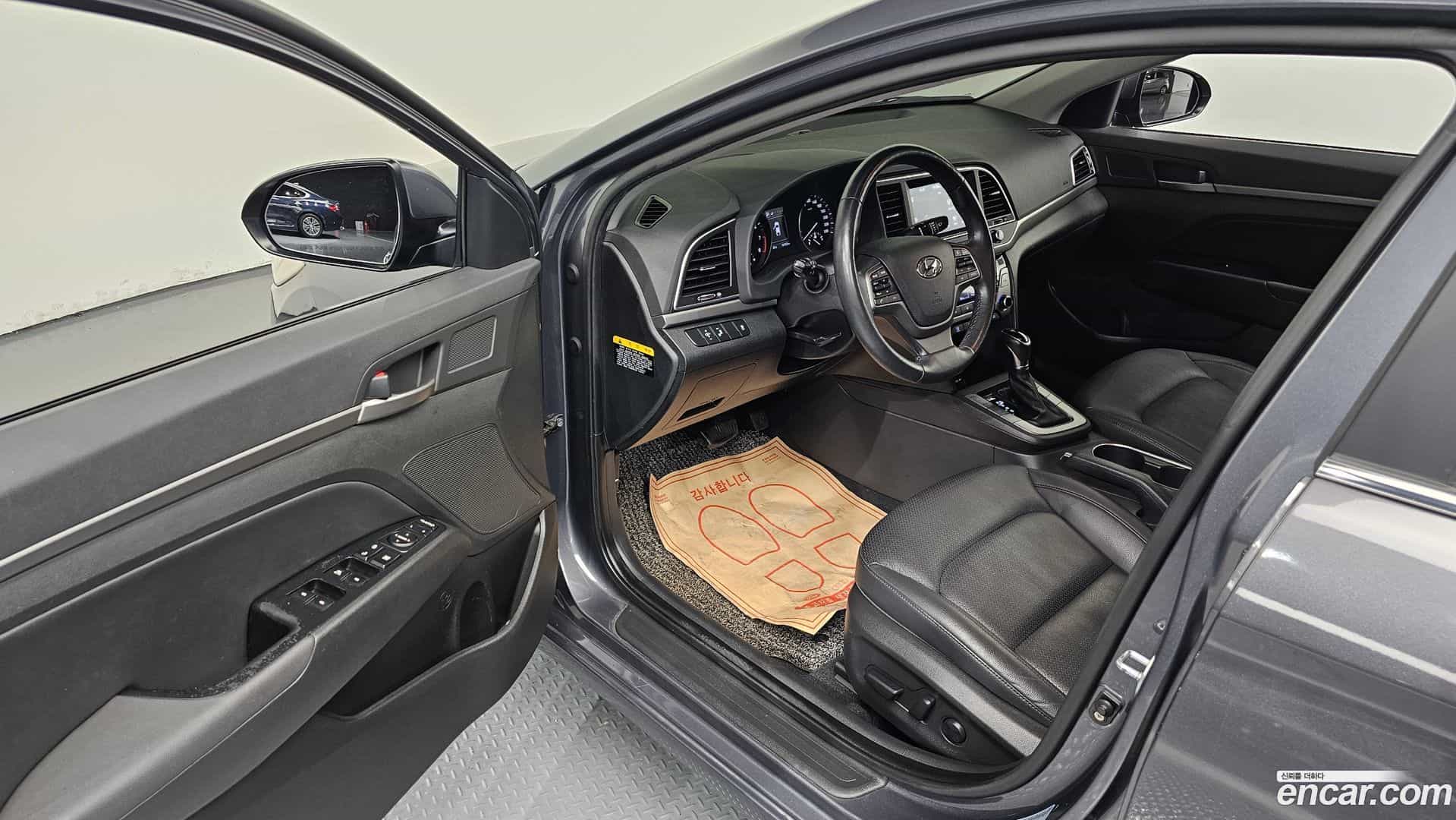 AVANTE Hyundai 2016.2-INNER-010