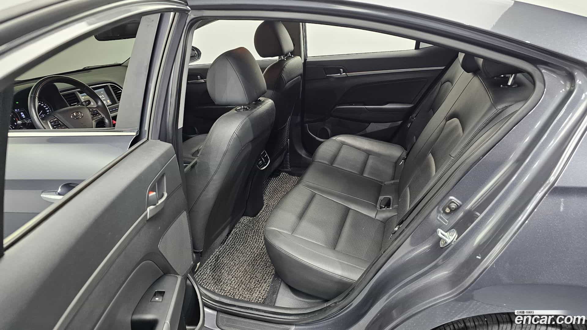 AVANTE Hyundai 2016.2-OPTION-015
