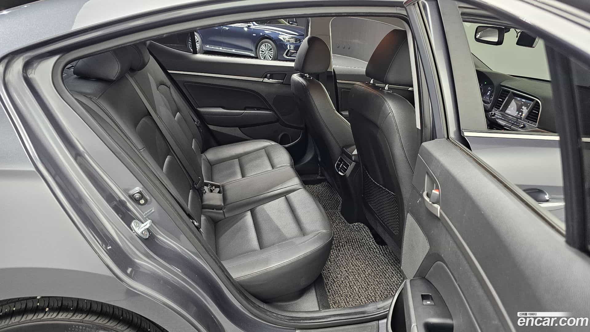 AVANTE Hyundai 2016.2-OPTION-016
