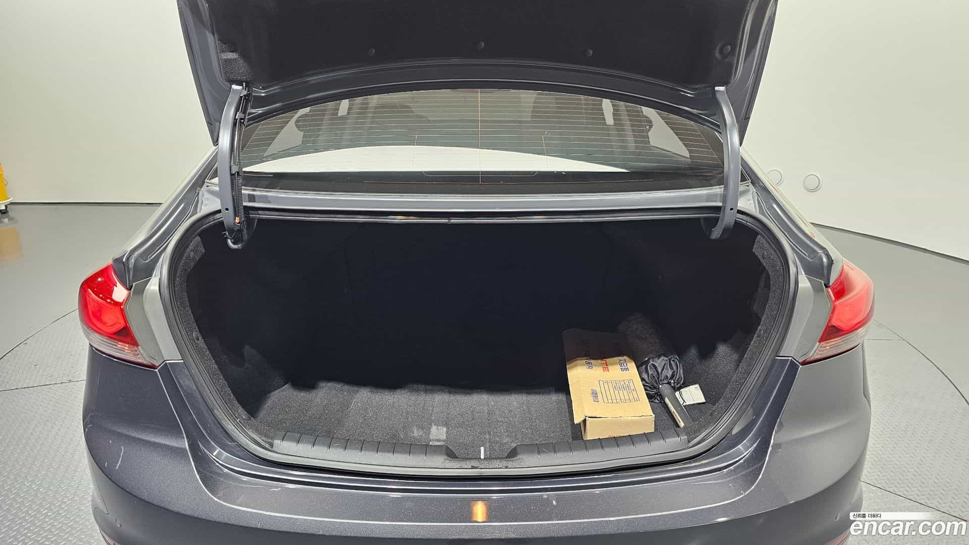 AVANTE Hyundai 2016.2-OPTION-020