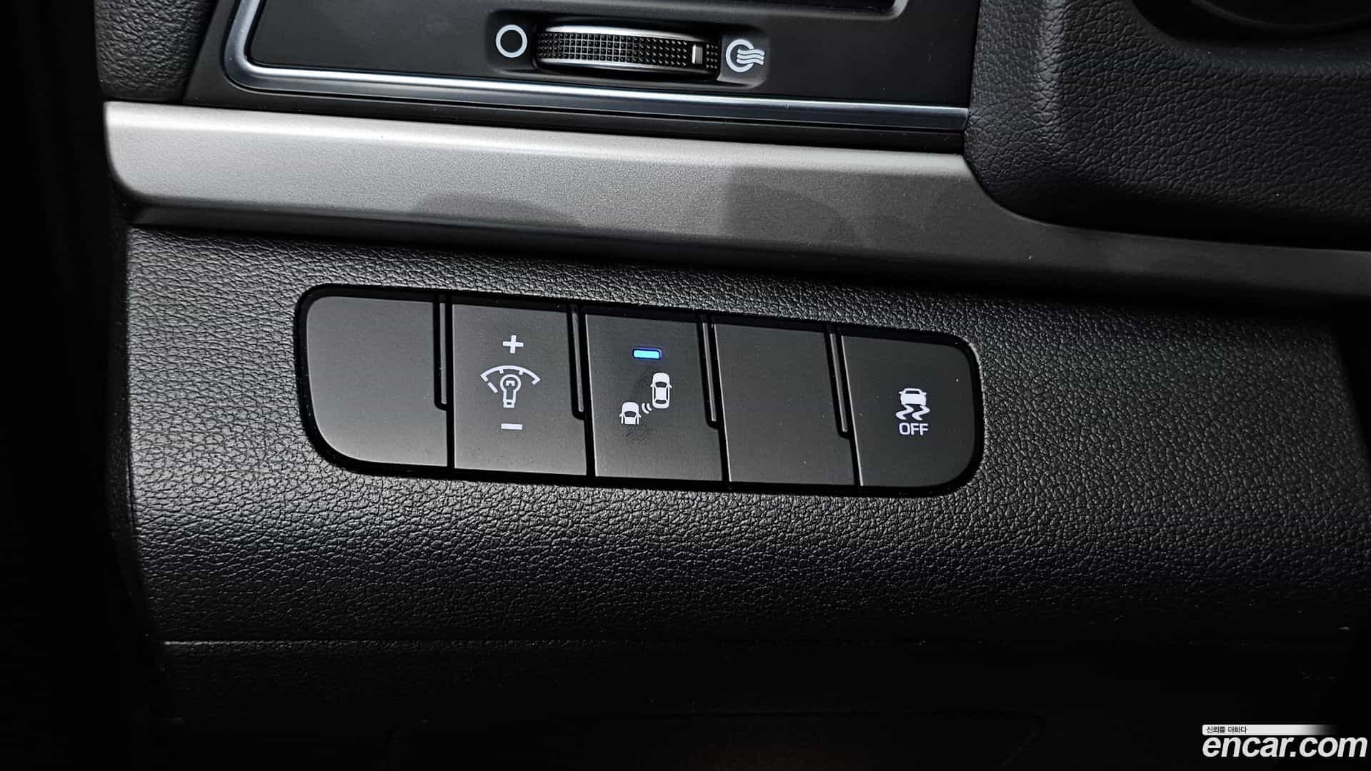 AVANTE Hyundai 2016.2-OPTION-023