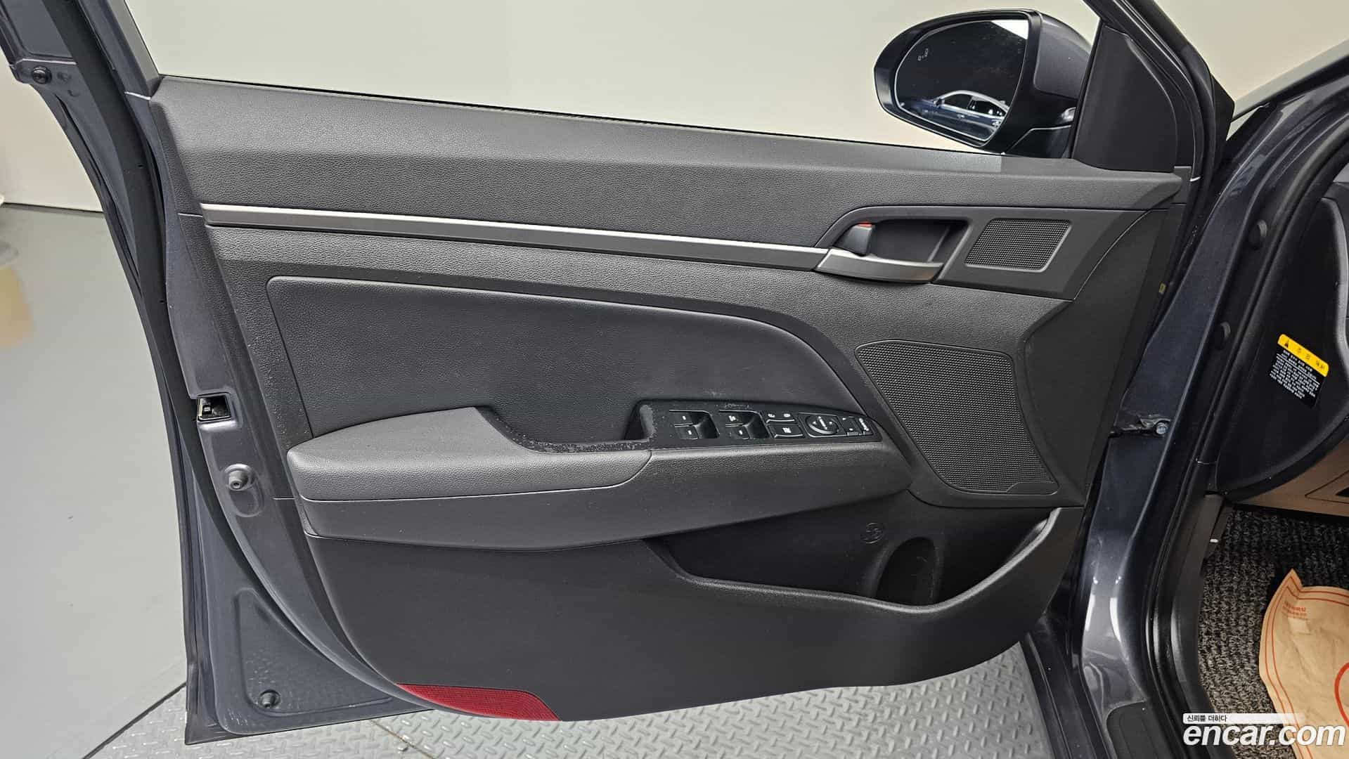 AVANTE Hyundai 2016.2-INNER-034