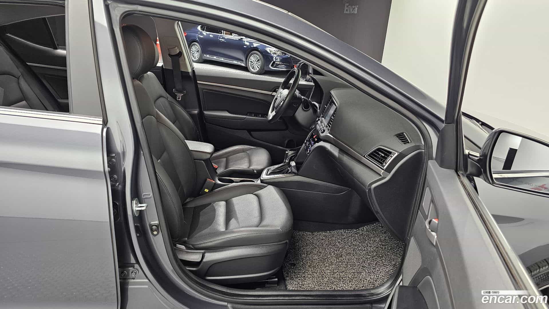 AVANTE Hyundai 2016.2-INNER-036