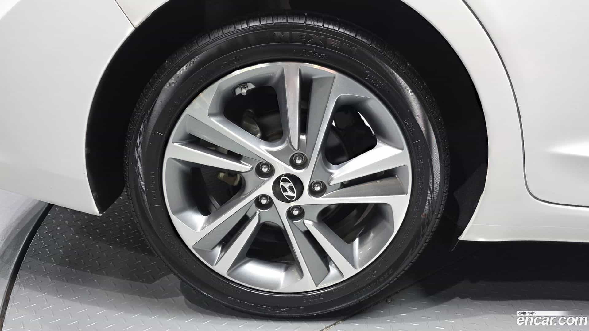 AVANTE Hyundai 2017.1-OUTER-005