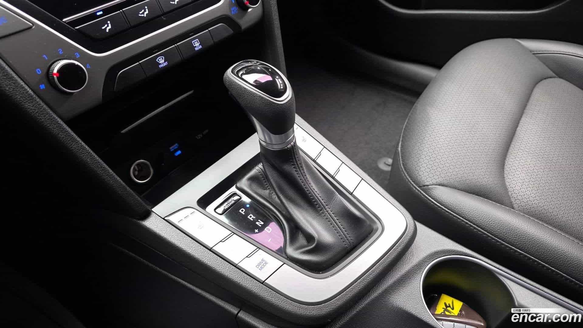 AVANTE Hyundai 2017.1-INNER-009
