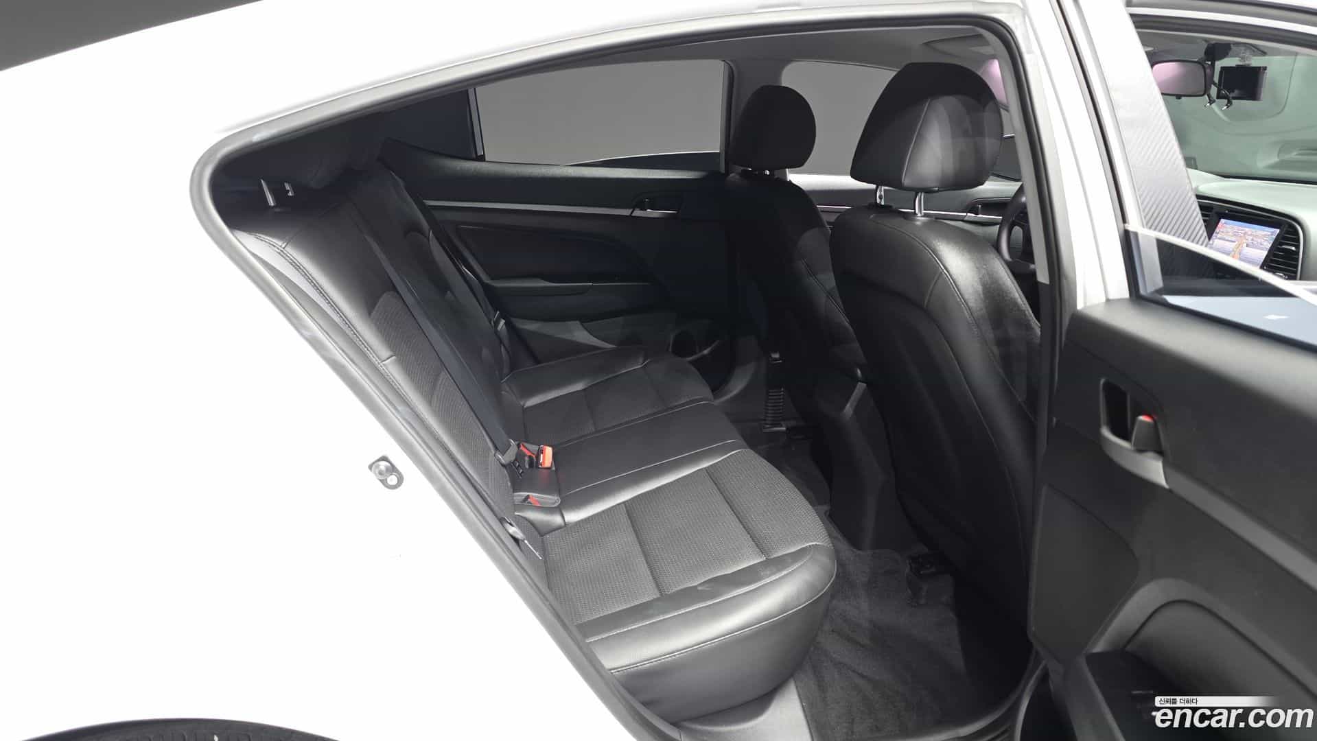 AVANTE Hyundai 2017.1-OPTION-016