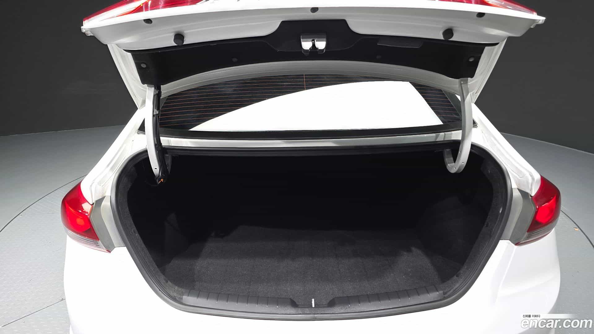 AVANTE Hyundai 2017.1-OPTION-024