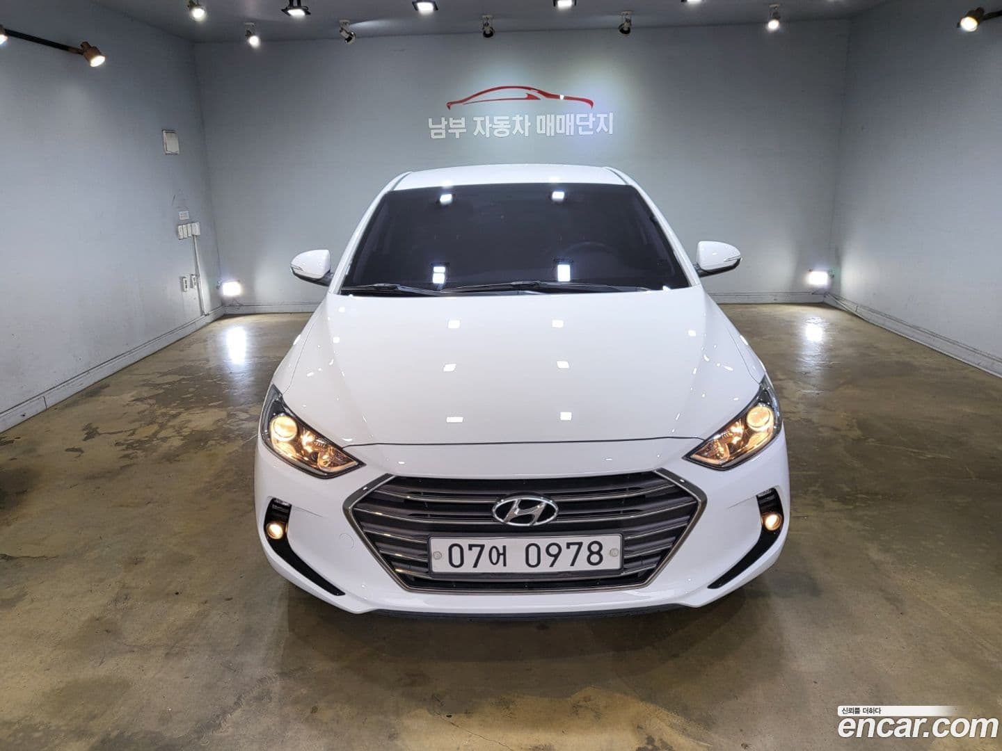 Main__Slider__Photo:AVANTE Hyundai 2016.0-0