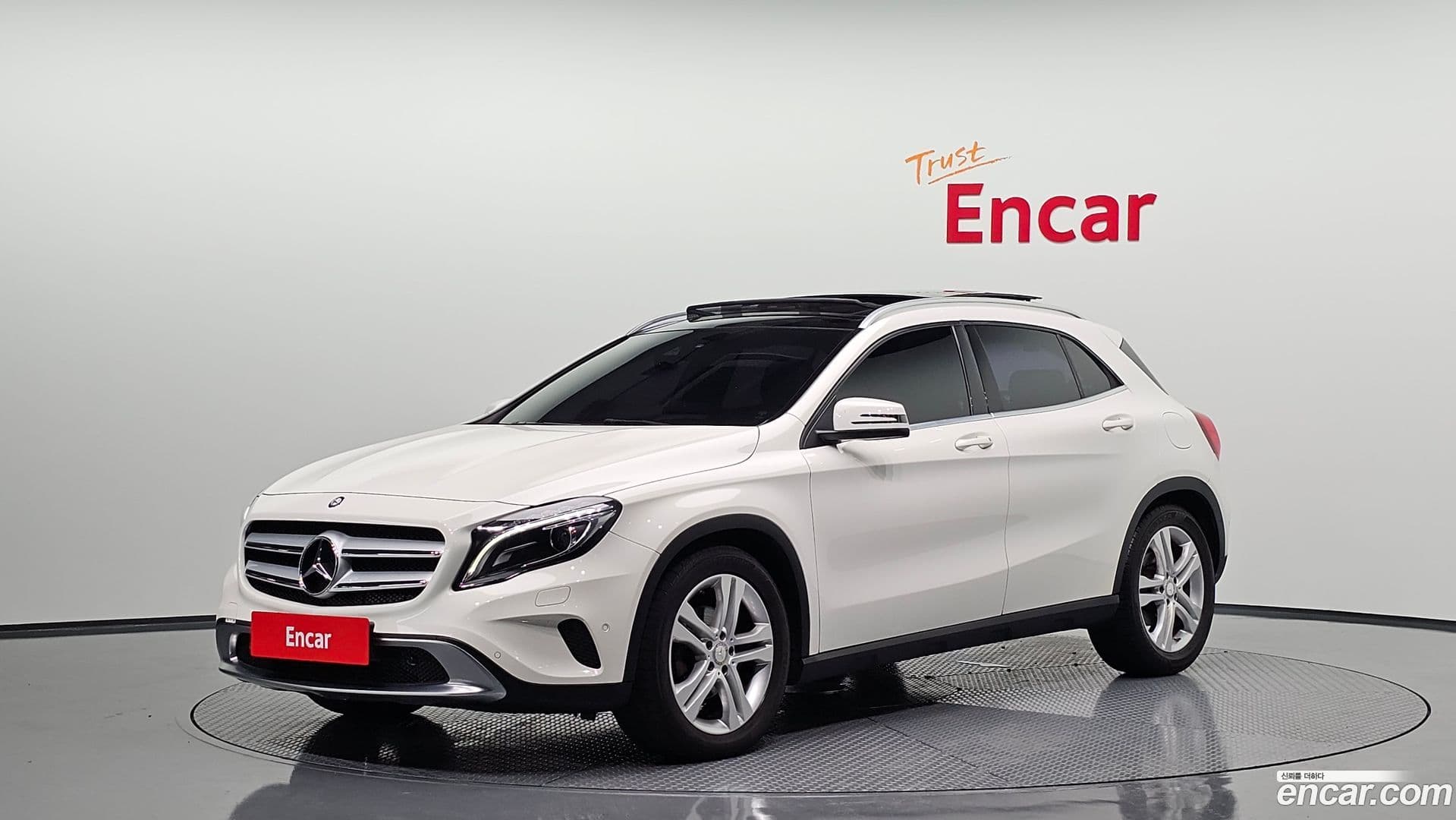 Main__Slider__Photo:GLA-Class Mercedes-Benz 2016.5-0
