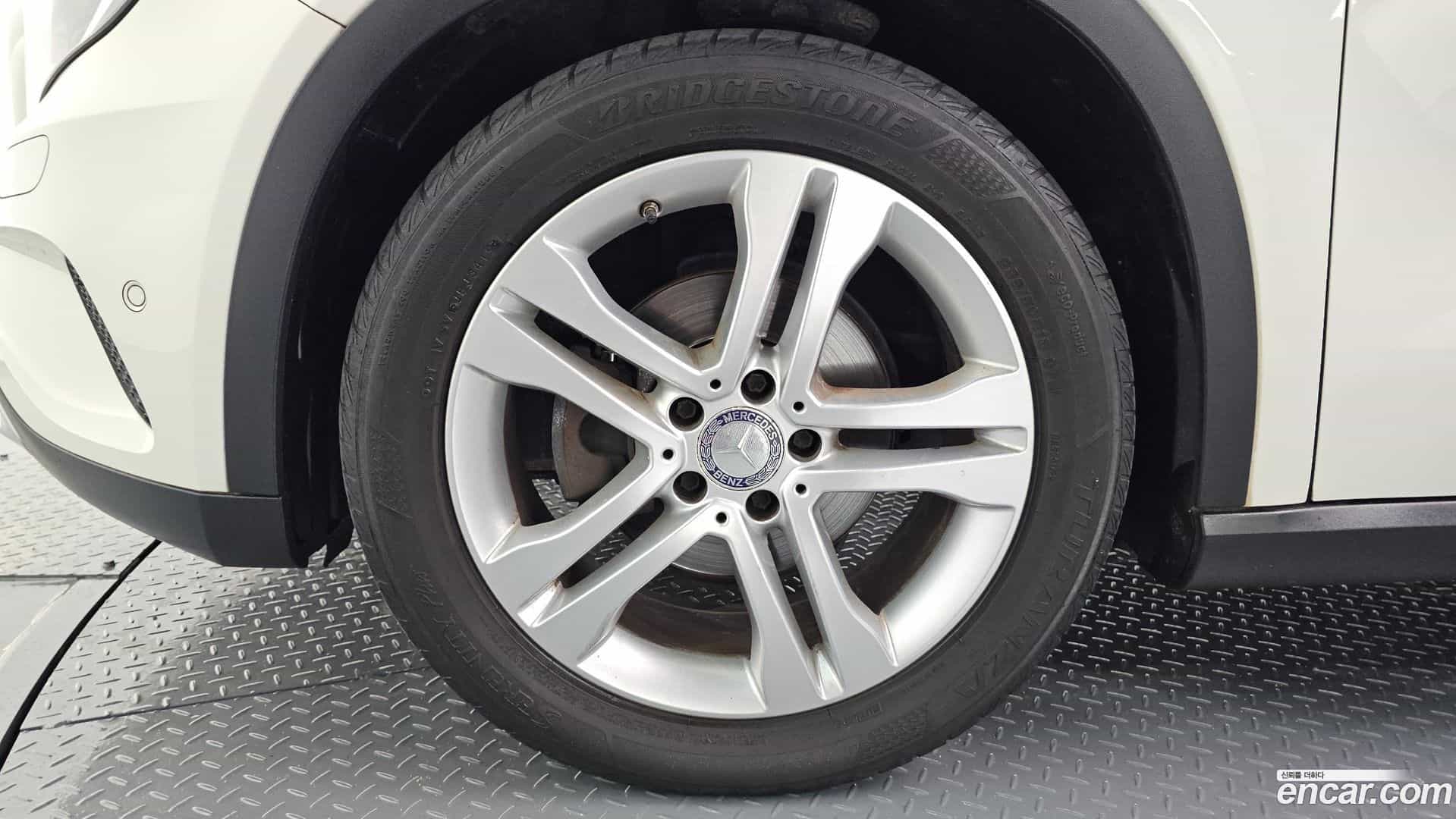 GLA-Class Mercedes-Benz 2016.5-OUTER-005