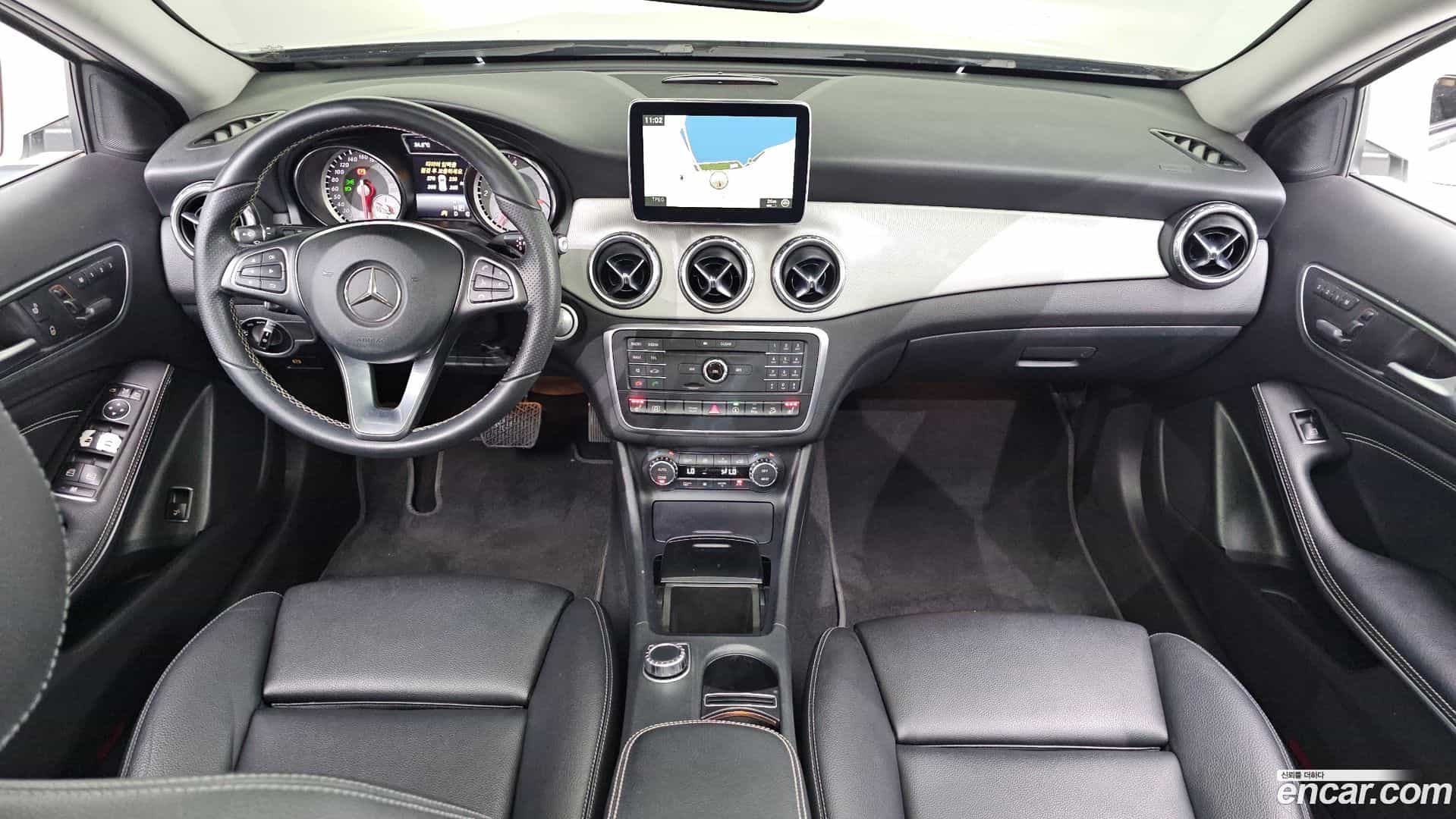 GLA-Class Mercedes-Benz 2016.5-INNER-007