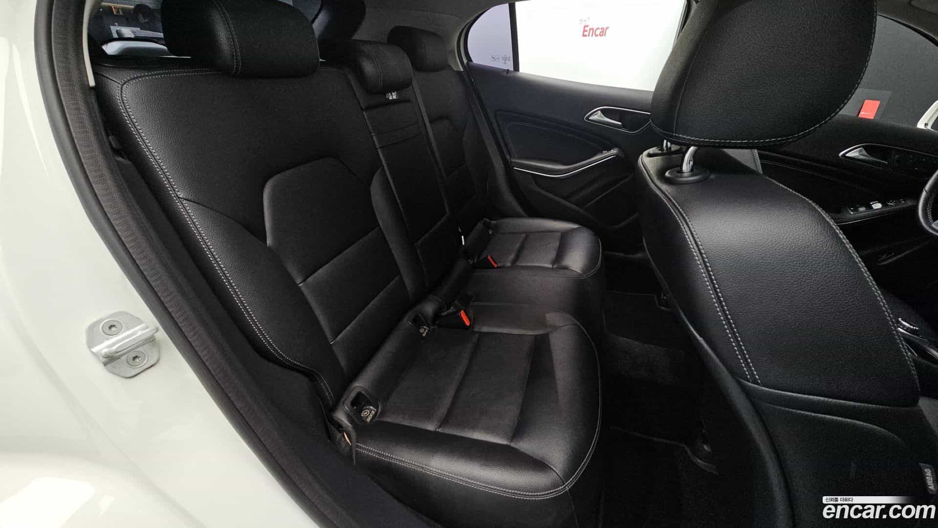 GLA-Class Mercedes-Benz 2016.5-OPTION-015