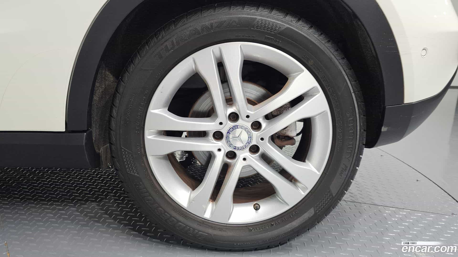 GLA-Class Mercedes-Benz 2016.5-OUTER-031