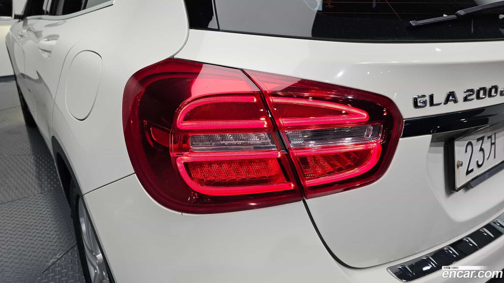 GLA-Class Mercedes-Benz 2016.5-OUTER-033