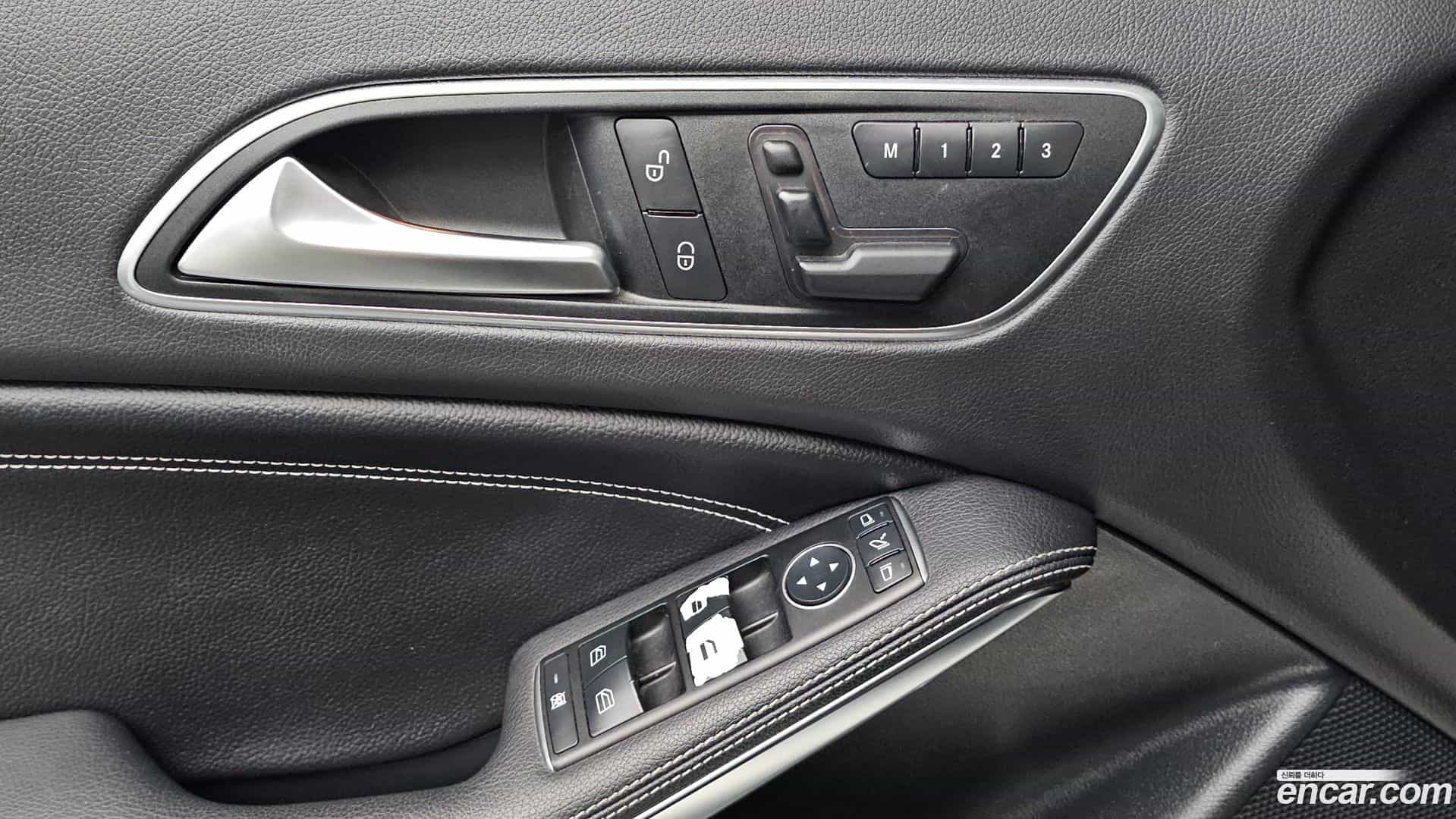 GLA-Class Mercedes-Benz 2016.5-OPTION-043