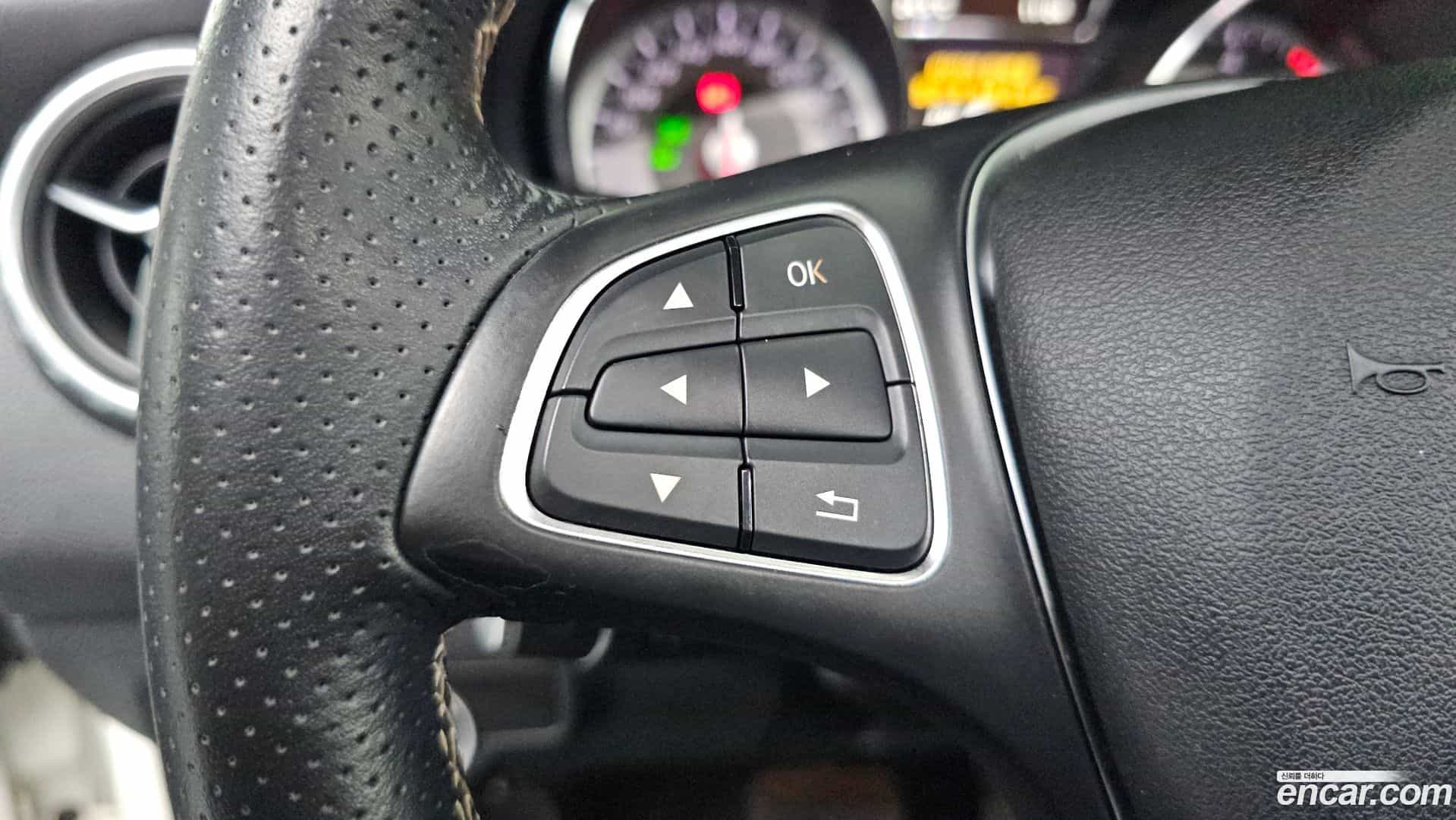 GLA-Class Mercedes-Benz 2016.5-OPTION-045