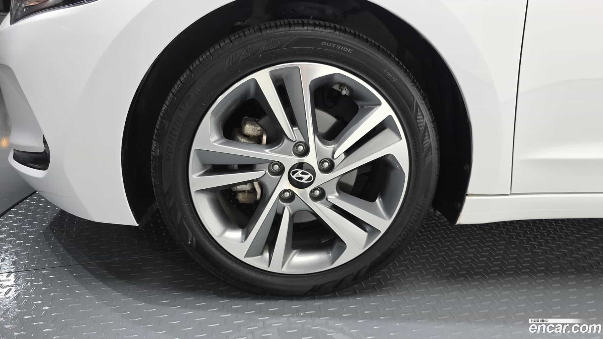 AVANTE Hyundai 2017.9-OUTER-005