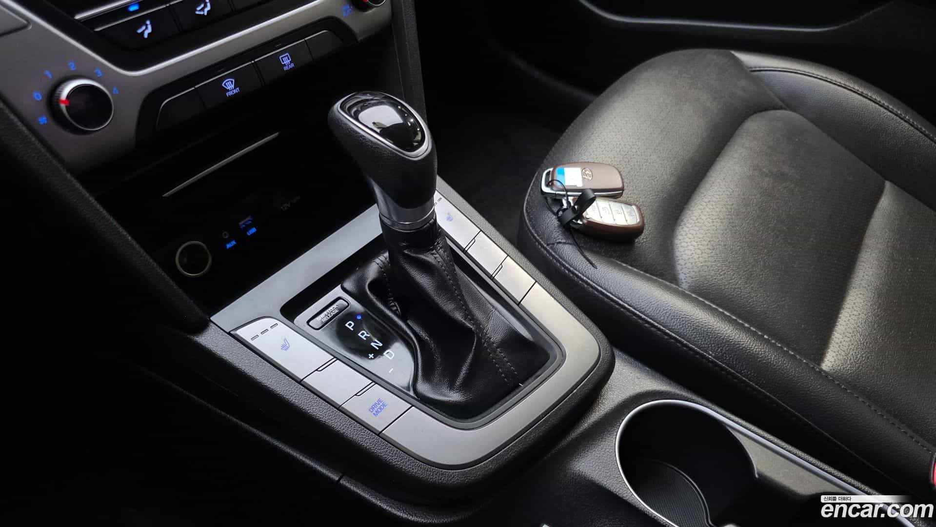 AVANTE Hyundai 2017.9-INNER-009