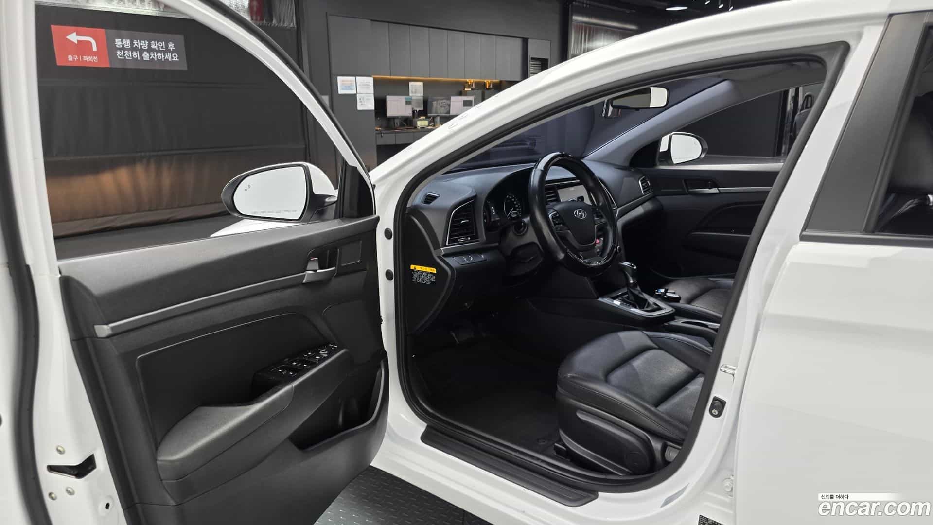 AVANTE Hyundai 2017.9-INNER-010