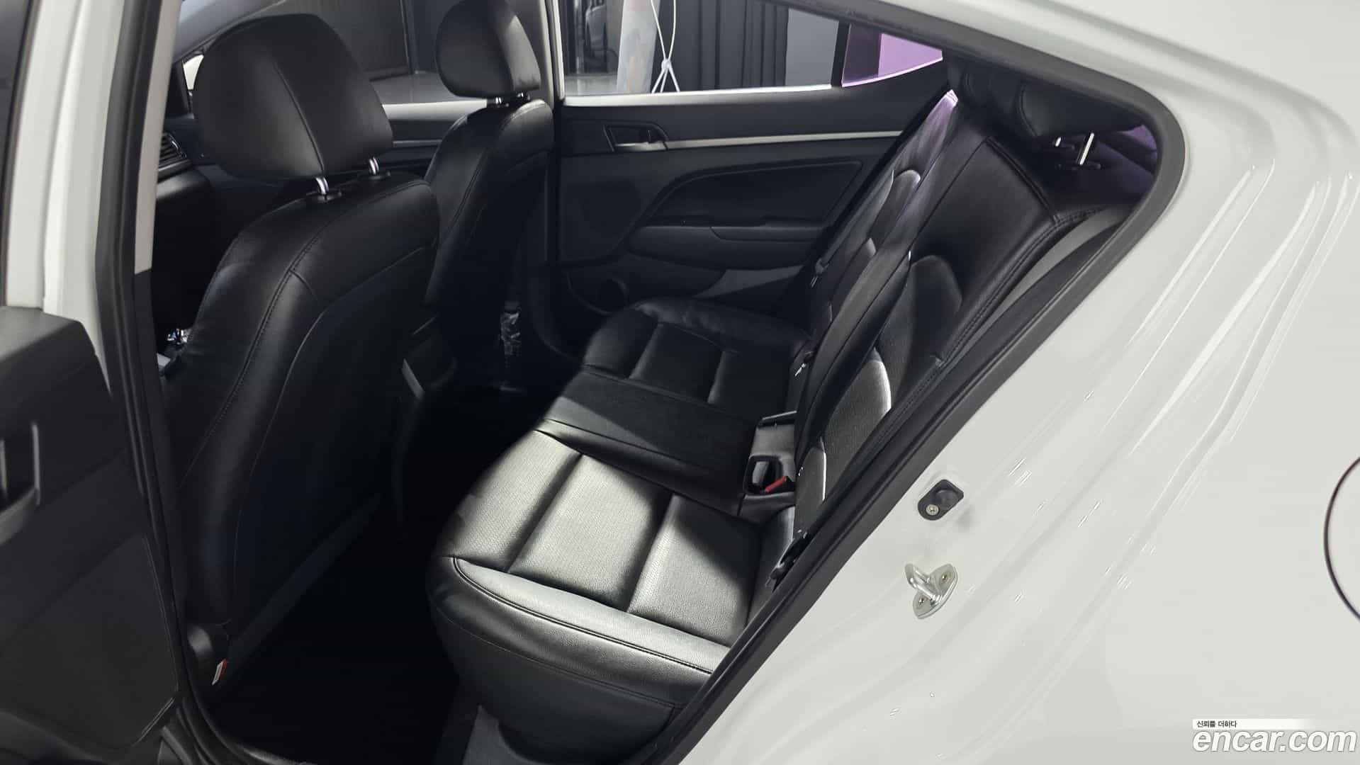 AVANTE Hyundai 2017.9-OPTION-016