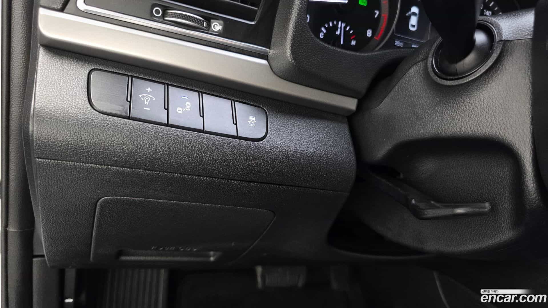AVANTE Hyundai 2017.9-OPTION-020