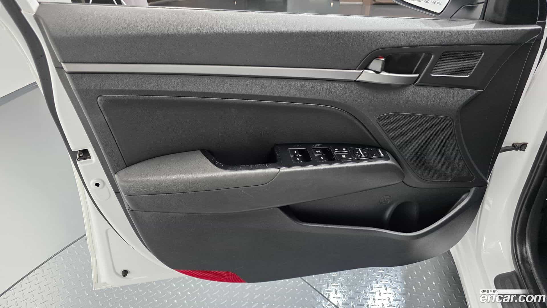 AVANTE Hyundai 2017.9-INNER-034