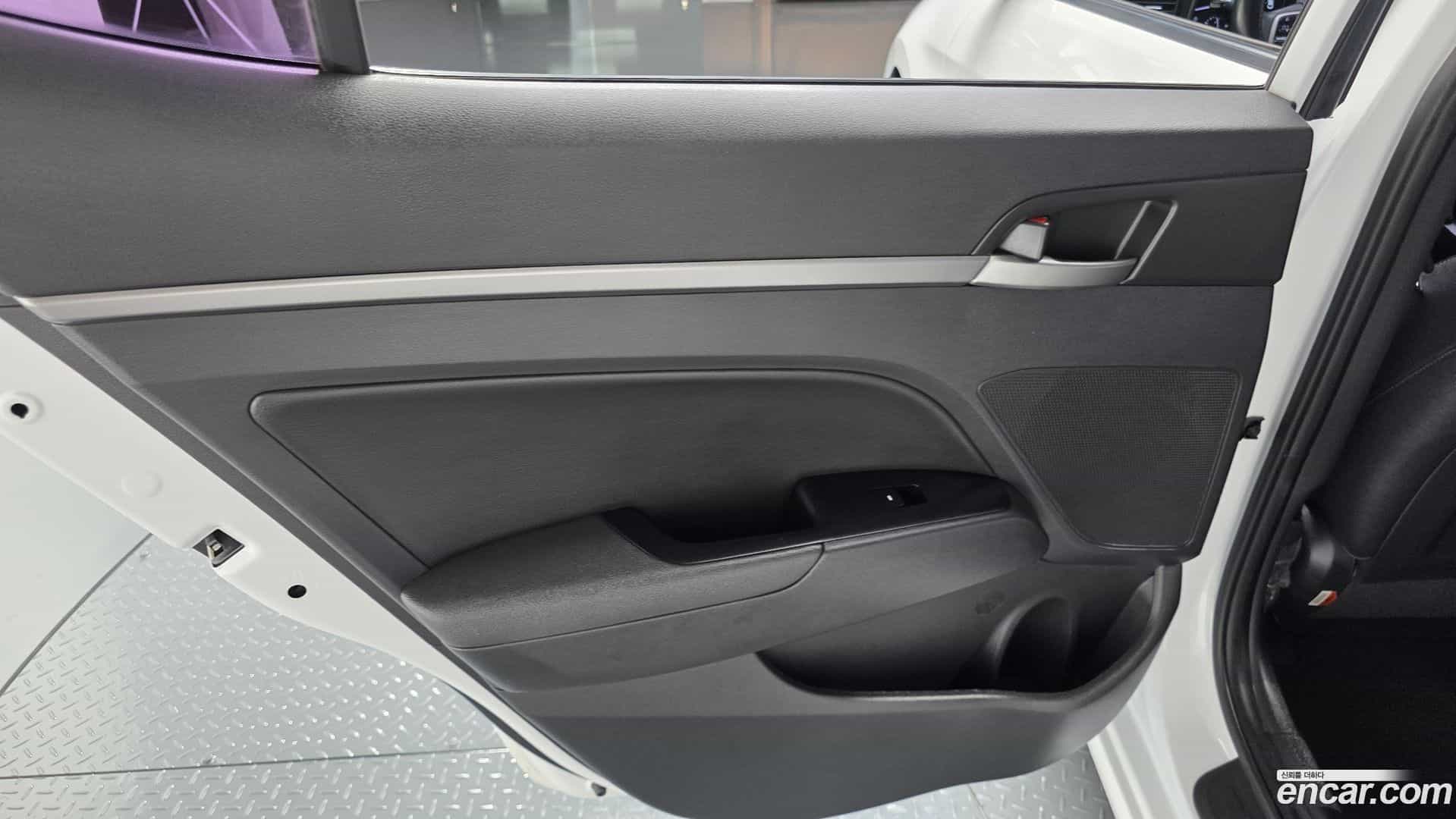 AVANTE Hyundai 2017.9-INNER-035