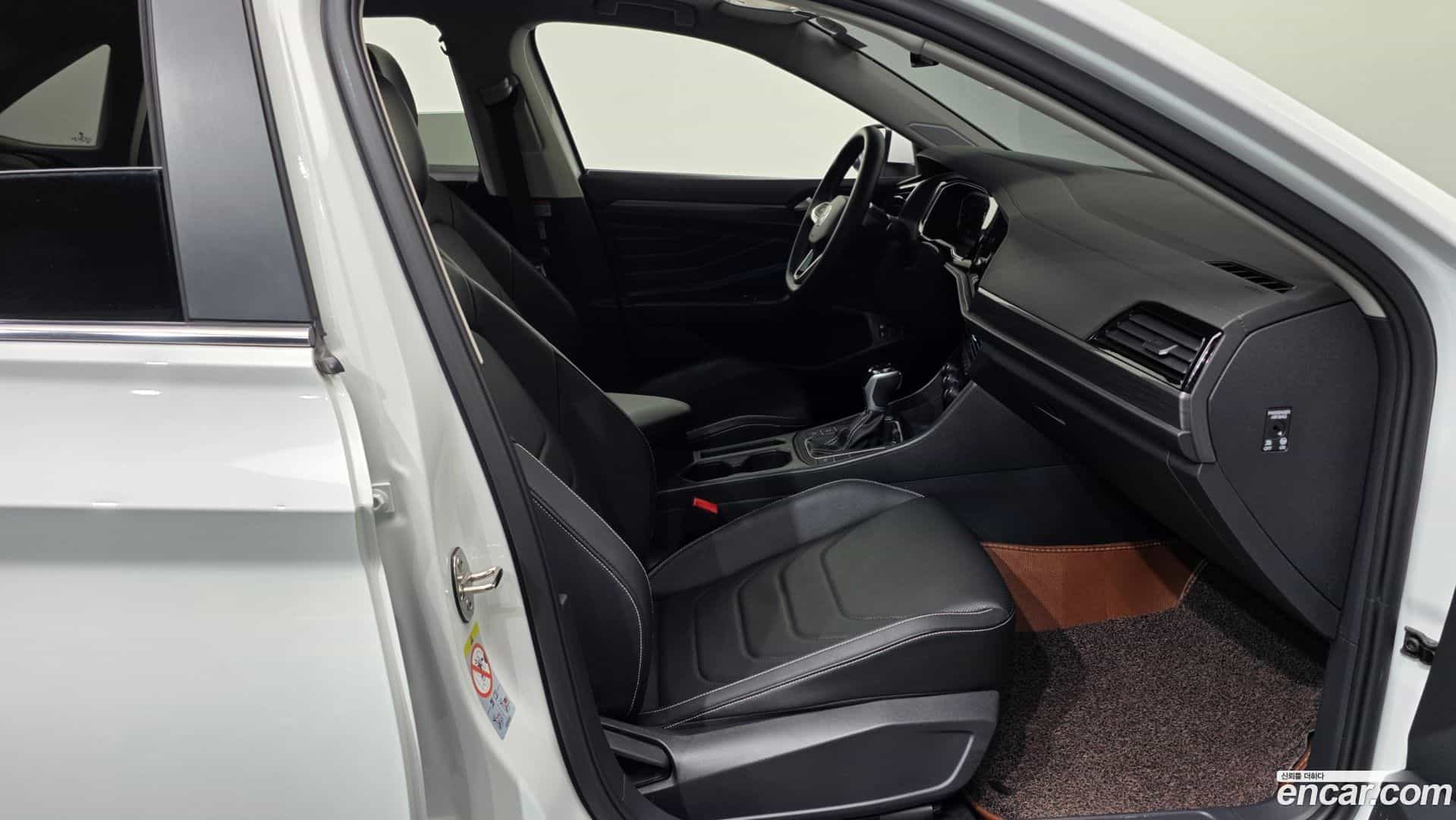 Jetta Volkswagen 2023.11-OPTION-015