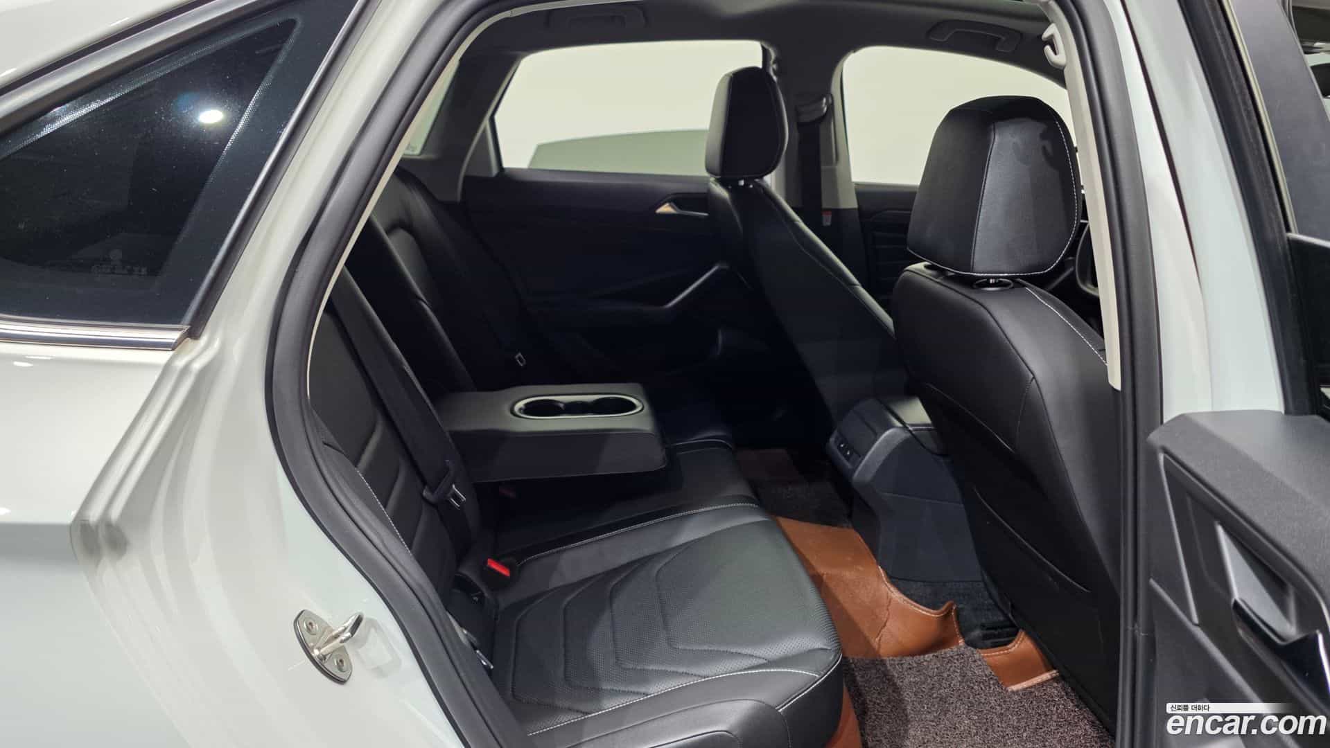 Jetta Volkswagen 2023.11-OPTION-016