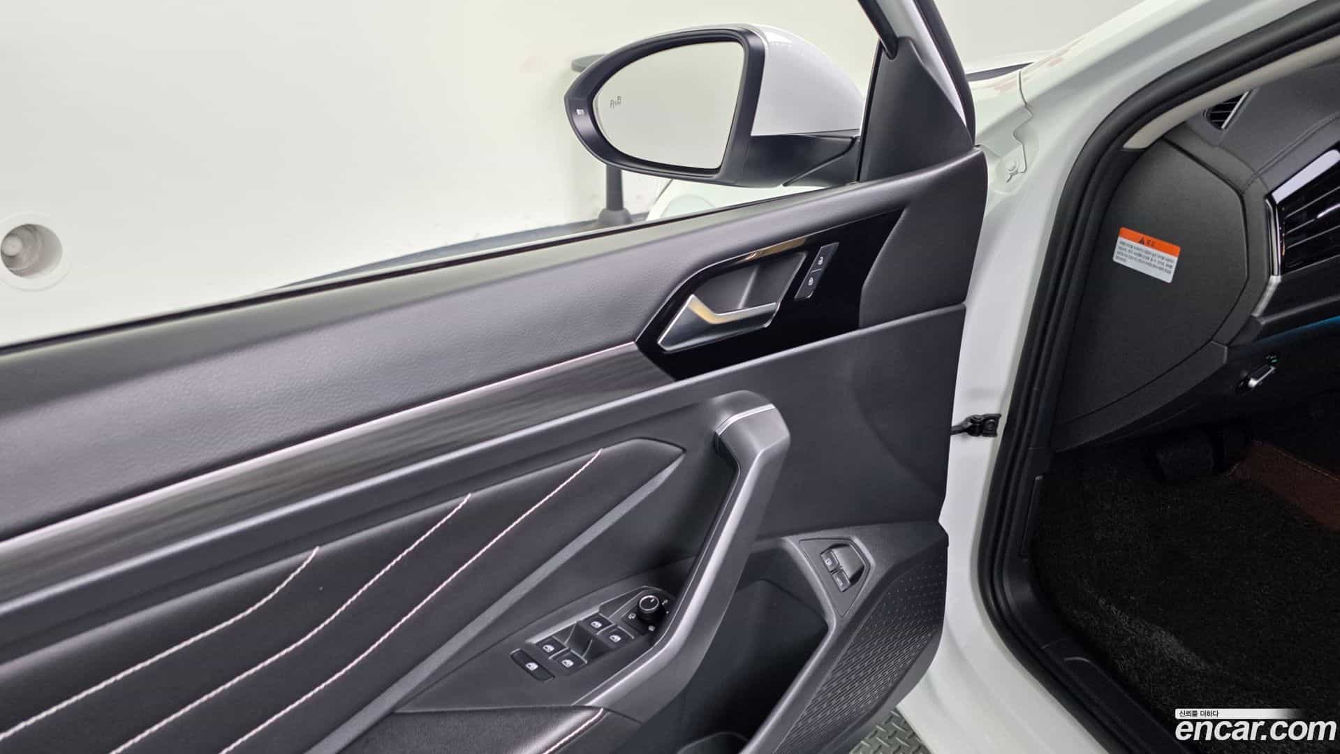 Jetta Volkswagen 2023.11-OPTION-040