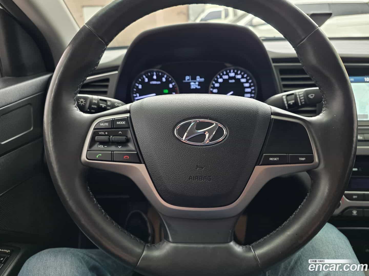 AVANTE Hyundai 2015.10-INNER-009