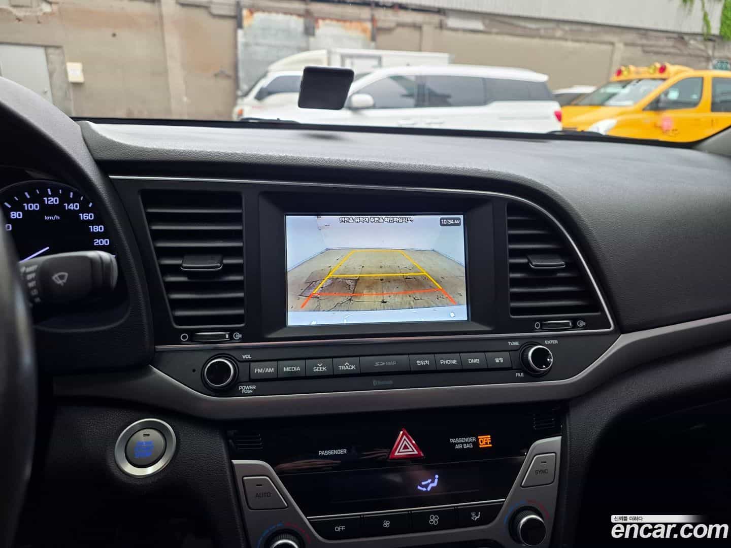 AVANTE Hyundai 2015.10-OPTION-016