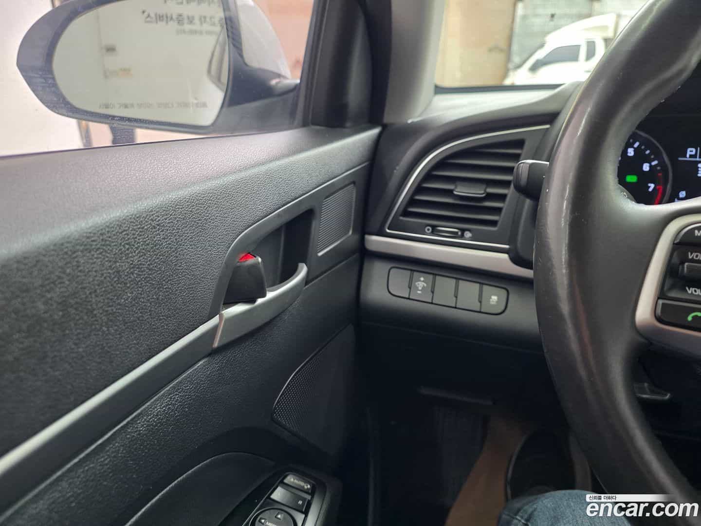 AVANTE Hyundai 2015.10-OPTION-017