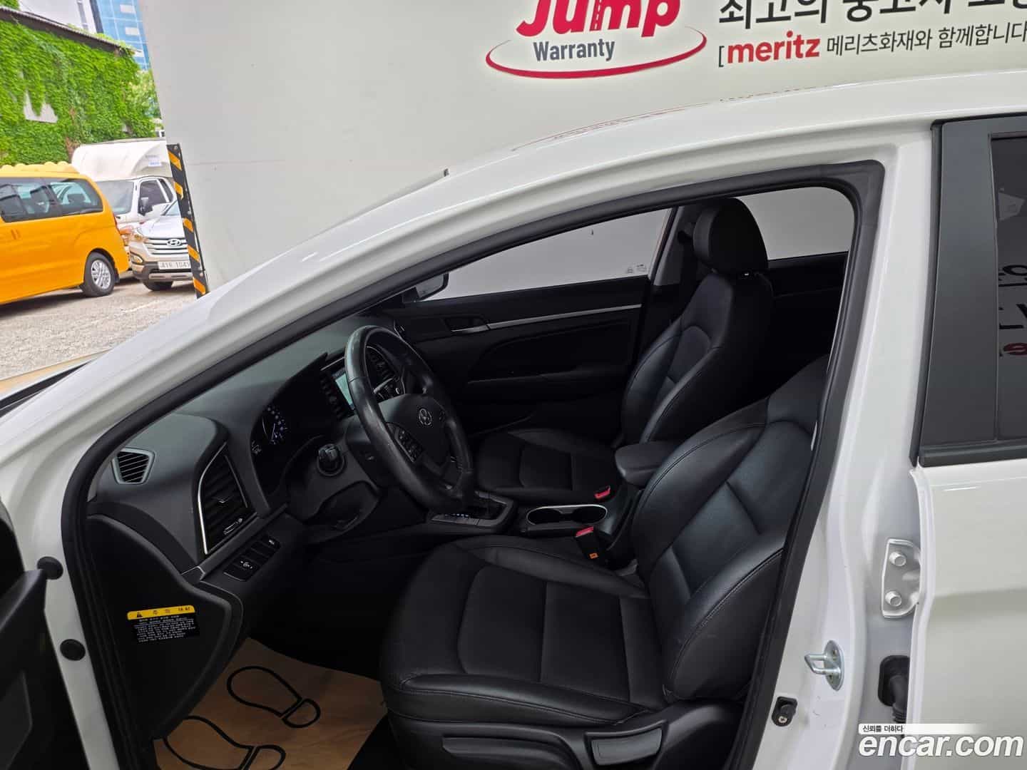AVANTE Hyundai 2015.10-OPTION-020