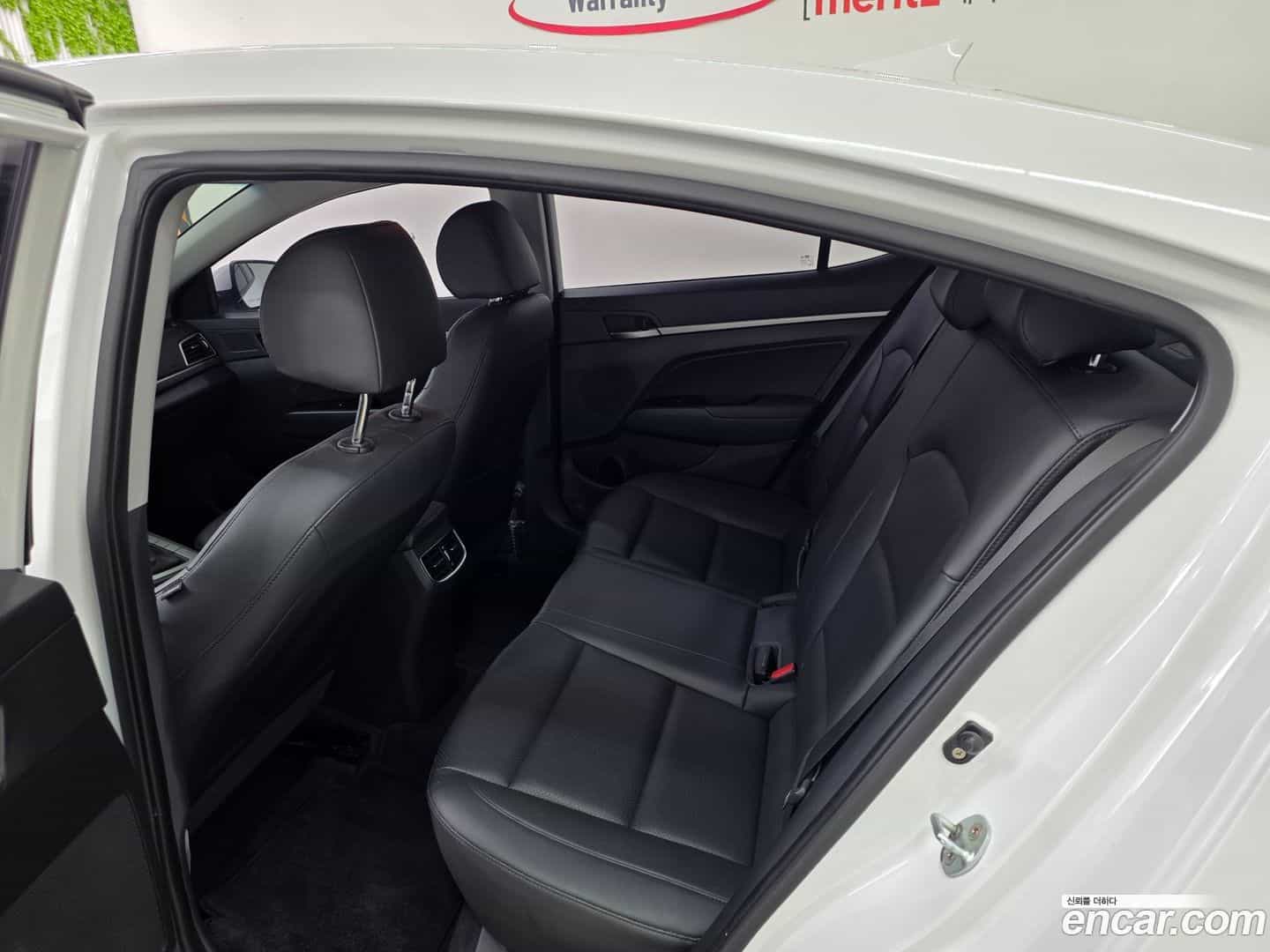 AVANTE Hyundai 2015.10-OPTION-021