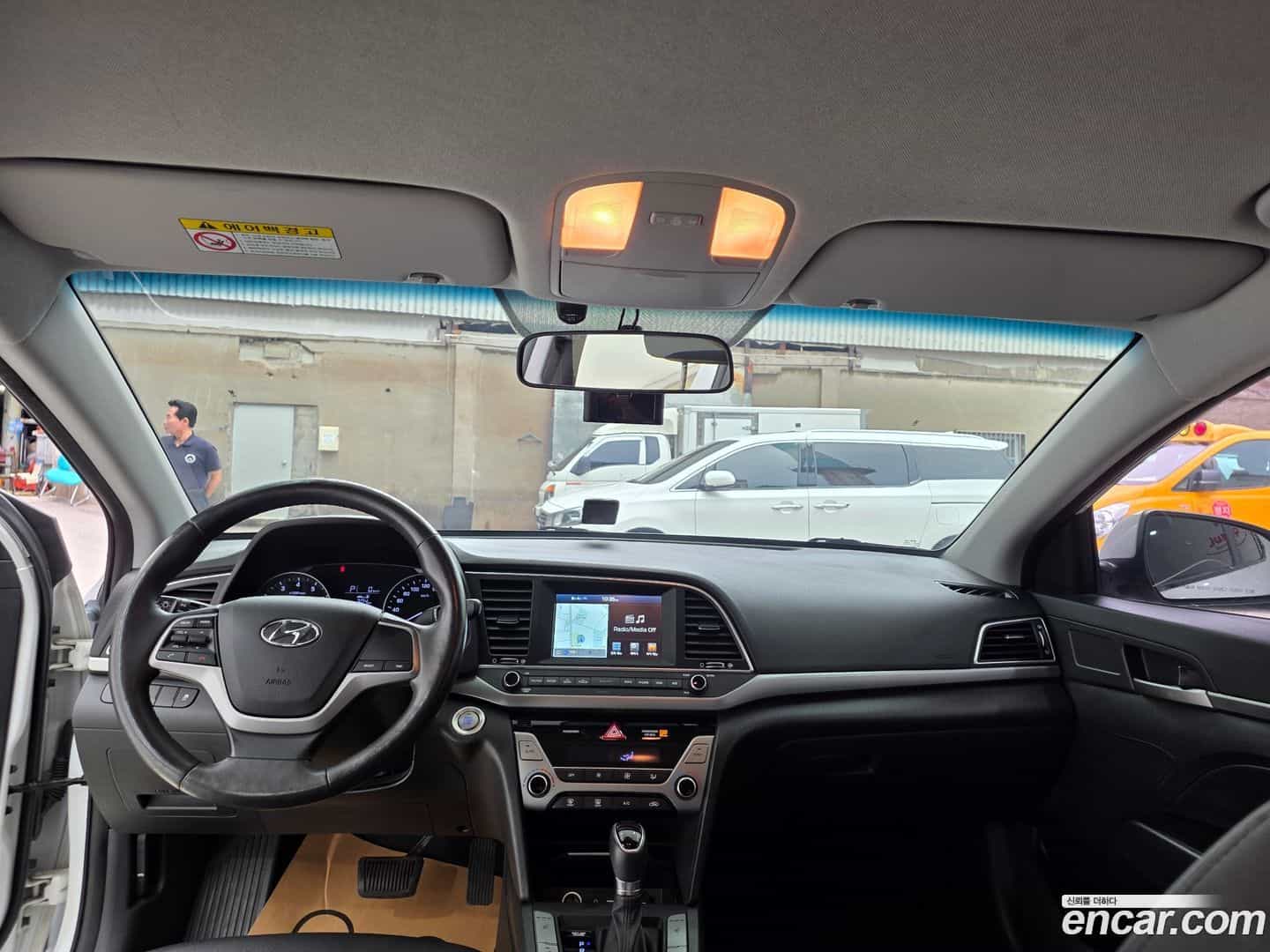 AVANTE Hyundai 2015.10-OPTION-022