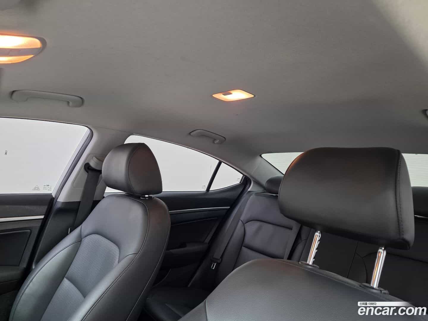 AVANTE Hyundai 2015.10-OPTION-023