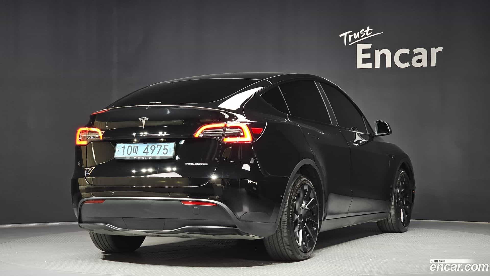 Model Y Tesla 2021.5-OUTER-002
